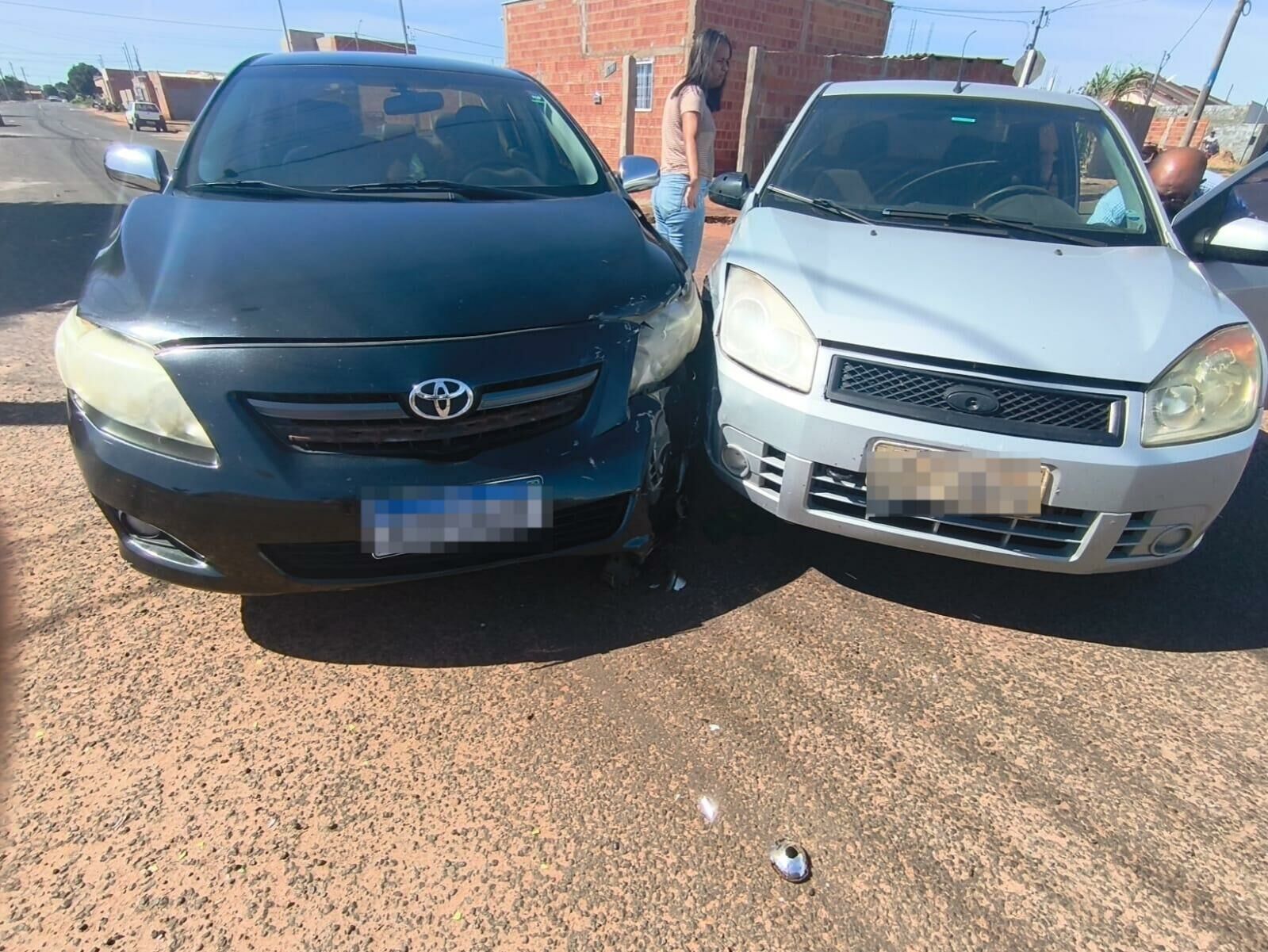 Imagem de compartilhamento para o artigo Suposto jornalista esquece sinalização e bate em carro na preferencial em Costa Rica da MS Todo dia